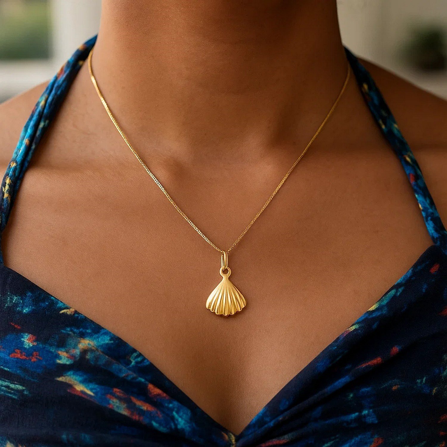Sea Shell Necklace in 10K Yellow Gold - Image 4