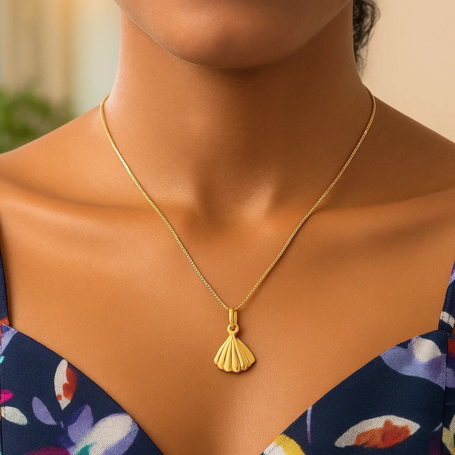 Sea Shell Necklace in 10K Yellow Gold - Image 6