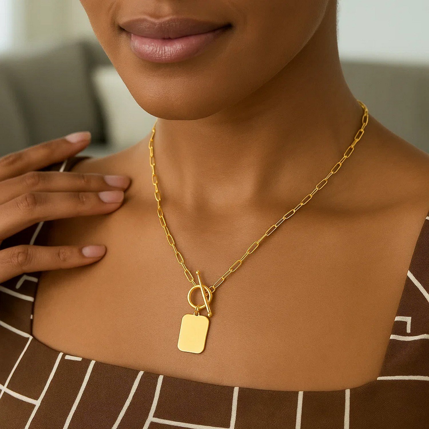 14k Yellow Gold Paperclip Chain Necklace with Rounded Rectangle Pendant - Image 2